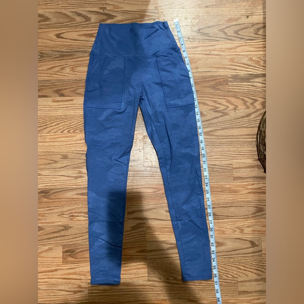 Aerie Blue Camo leggings in size women’s S.